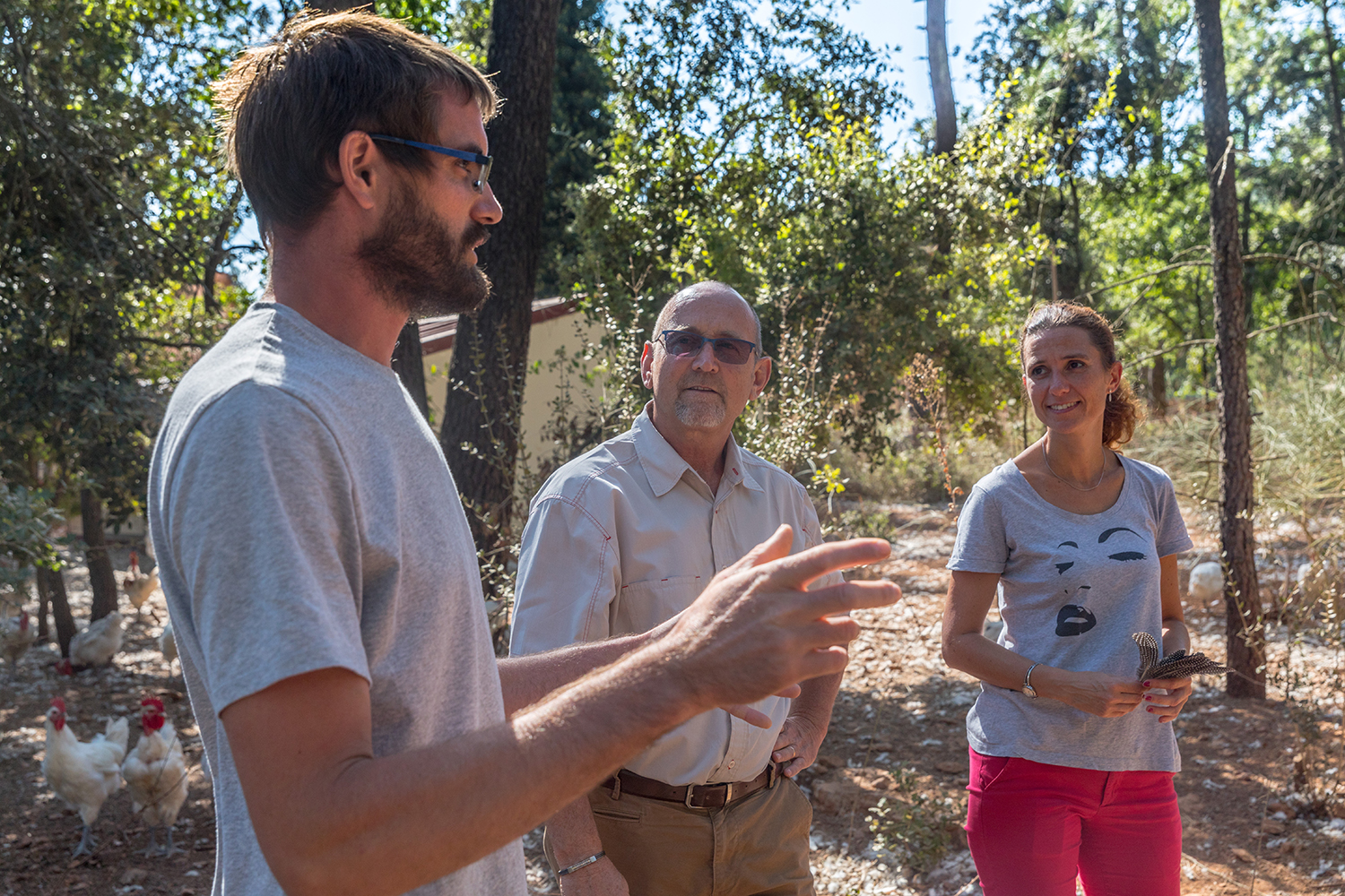 La ferme de Galinettes. Eléveur de volailles bio. M Julian Jean Bernard, M Bruno VIEUVILLE
Directeur Départemental Safer du Var, Mme Magali Baquey